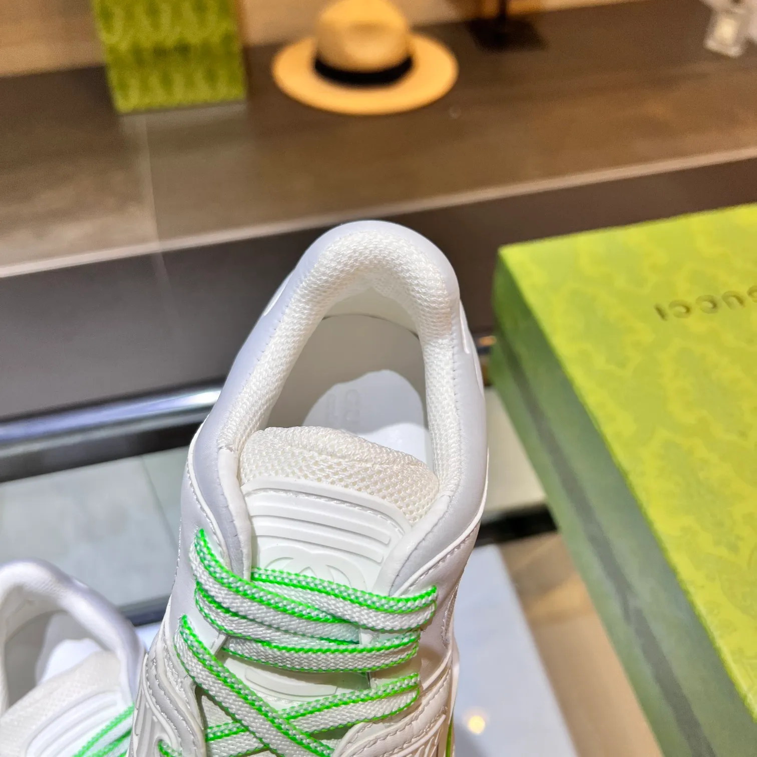 👟👟Ex-factory price 600👟👟 Men's size +10 high version, the top version of 2022 Gucci low-top sneakers! The new colors are reproduced one to one. New style for early spring, creating a perfect style💣💣💣street style🔥🔥🔥cool and trendy C-level fashionable outfit with a retro and futuristic feel🌹🌹🌹classic boot shape + British color-blocking design, super eye-catching. Various leather splicing, original reverse mold last type, imported high-end knitting needles showing exquisite texture! Open mold to customize high-density TPU outsole. 15 colors come out first. Size: Female 35-41 Male 39-46